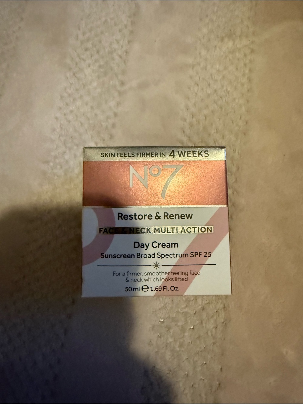 No7 Restore & Renew Day Cream SPF 25 - Peach/Pink